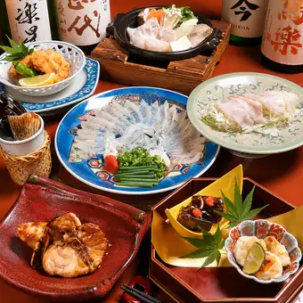 【極上の贅沢を】心ゆくまで堪能する天然とらふぐ特選コース　9品　18000円