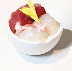 一小碗金枪鱼白鱼饭