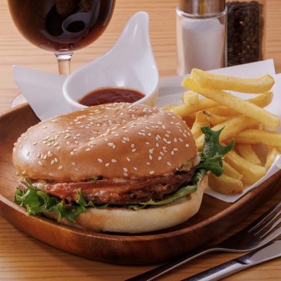 ハラール和牛やベジタリアン対応メニューを揃えた体に優しい洋食店♪ドリンクも充実◎