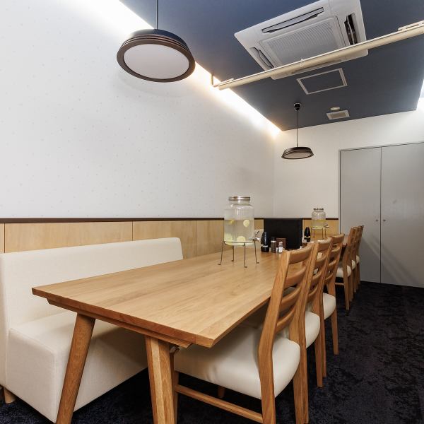 当店はシンプルながら温かみのあるデザインでまとめられ、目に優しい配色が特徴です。九州大学病院の近くにあるという利便性も老若男女問わず多くの方に喜ばれています◎さらに、訪れるすべての方に心地よい空間を届けることを大切にしており、気軽に立ち寄れる雰囲気を持っています♪どなた様でも安心に立ち寄れるお店です