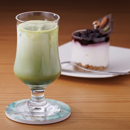 ドリンクとスイーツの楽しみ