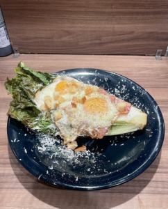 ロメインレタスの焼きシーザーサラダ