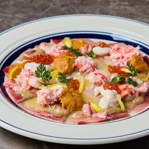 白子、雲丹、カニ、イクラをのせた豪華ブリの極みカルパッチョ