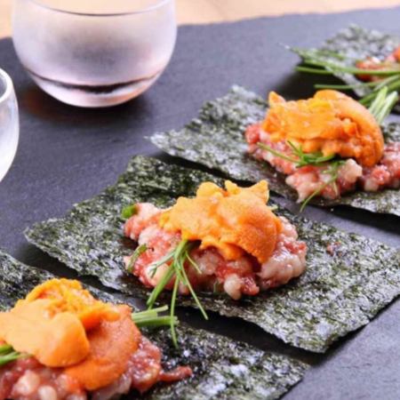 Special sashimi of fresh sea urchin and horse fatty tuna