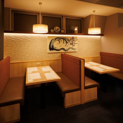 ソファータイプのテーブル席は背もたれがしっかりとしているため、開放感がありながらも、周りを気にせず会話をお楽しみいただけます。