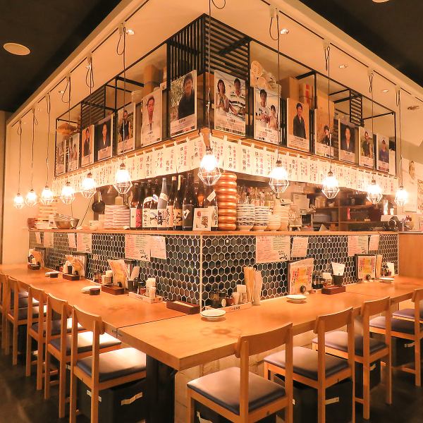 気軽に利用できるカウンター席は、ランチやお仕事帰りの一杯にもぴったり！様々な利用シーンに対応しております♪
