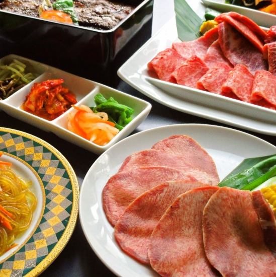 老式炭爐烤肉。享受肉類和韓國家常菜的選擇，以合理的價格。