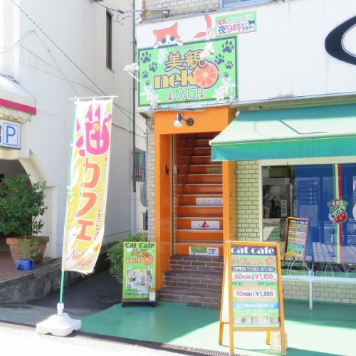 The first floor is a bicycle shop ♪ The entrance of the orange is a landmark ☆