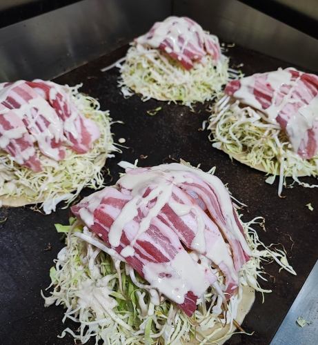 本場素材を活かす広島風お好み焼きの丁寧な仕上げ！