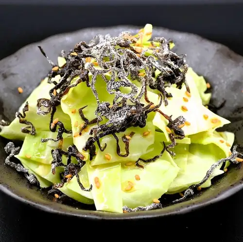 キャベツの塩昆布あえ