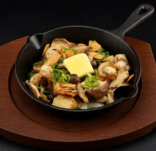 Scallops and mushrooms in butter and soy sauce
