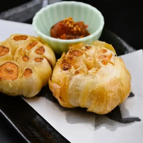 Deep-fried garlic