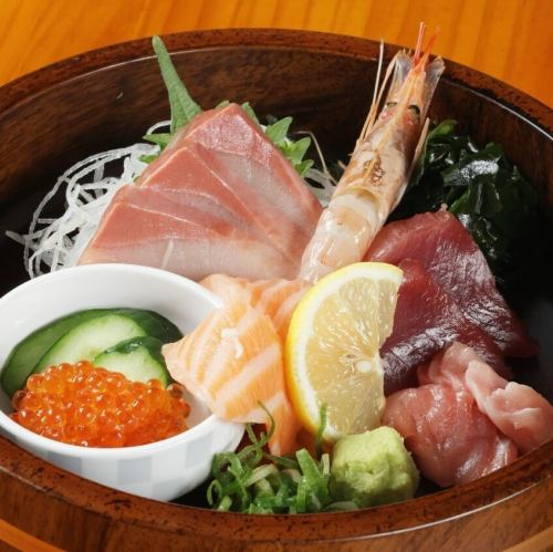 まじめや大人気料理と新たに新鮮な海鮮が楽しめる♪難波で幅広く楽しめるお店