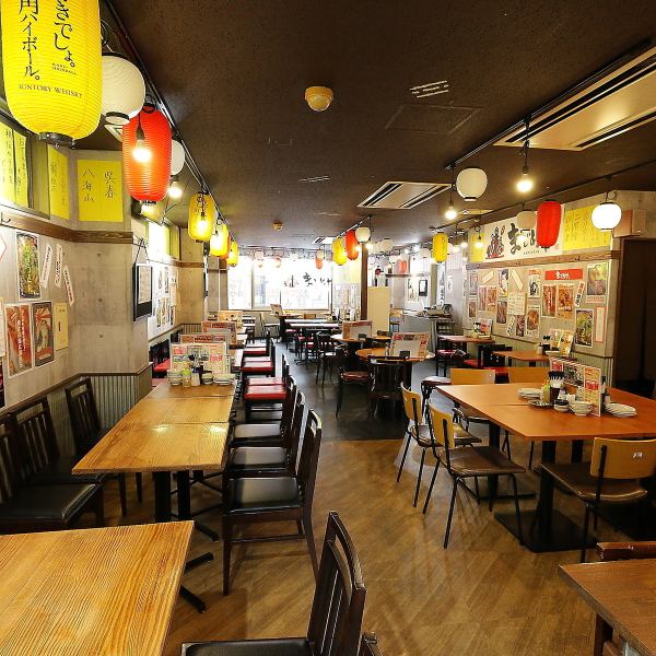 【距離難波站僅需步行1分鐘，交通便利！ 】一間休閒的居酒屋（日式酒吧）！我們提供多種套餐，並有無限暢飲的選擇。我們寬敞的座位讓您放鬆身心，享受在這裡的時光。店內設有吸煙室。這裡非常適合舉辦派對、女生聚會、約會以及其他各種場合！當然，也非常歡迎獨自用餐的客人！