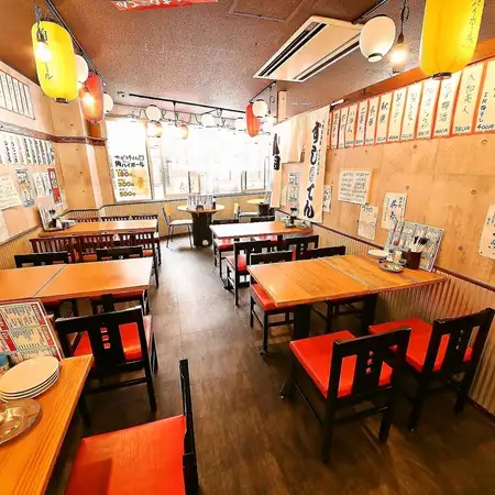 昼から営業で気軽に楽しめるお席をご用意。