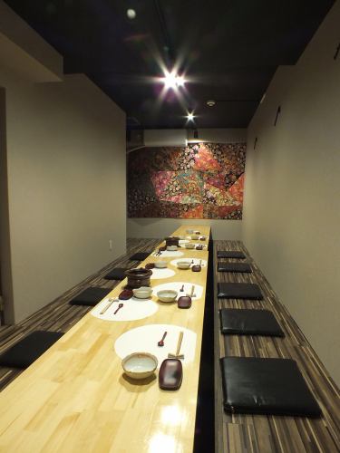 [Private room with sunken kotatsu table: 6 to 12 people] Each private room has a different atmosphere.