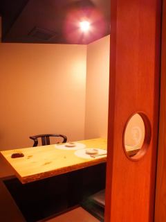 [Private room with sunken kotatsu table: 2-3 people] A private room with a sunken kotatsu table for small groups.Please sit back and relax.