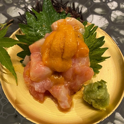 Sea urchin with fatty tuna dressing [Available only when high quality sea urchin from Ogawa is purchased] *Available from around April to around November