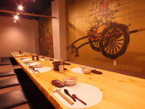 <p>The private room with a hori kotatsu can accommodate up to 28 people.Recommended for all kinds of parties.Please feel free to contact us regarding the number of people.</p>