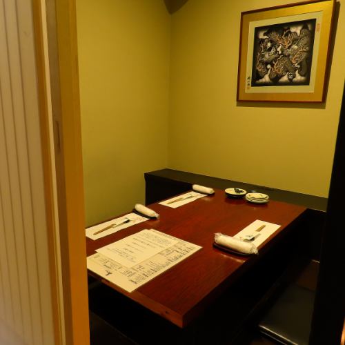 [Private room with sunken kotatsu table: 2 to 4 people] Private room with sunken kotatsu table and a modern atmosphere.