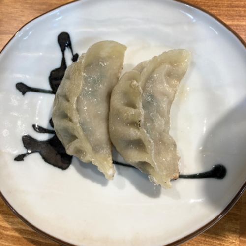 蒸し焼き餃子　2個