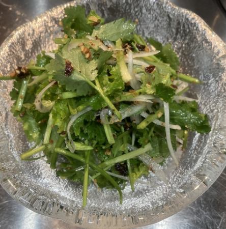 パクチーサラダ