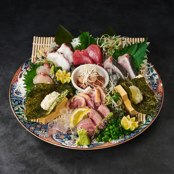 『魚×肉を一皿で。』鮮魚と肉刺し7種盛り合わせ(銀座盛り)