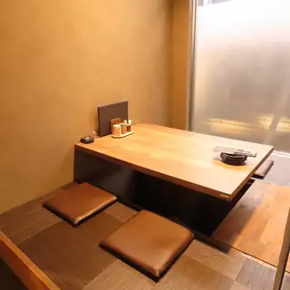 2～4名様の掘りごたつ個室をご用意しております。最大22名様までご利用可能。