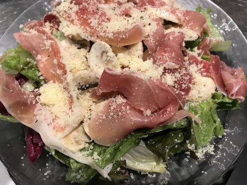 Prosciutto and mushroom salad
