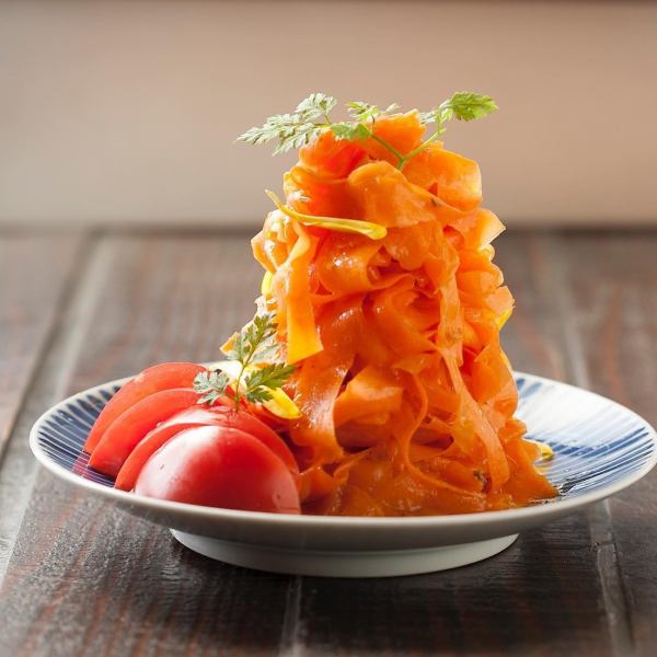 [傳聞胡蘿蔔沙拉]重複率最高的特色菜！鮮活胡蘿蔔醃製的生動沙拉★