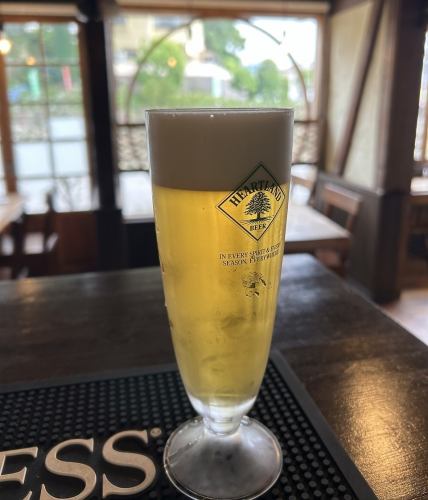 我们还提供各种酒精饮料。