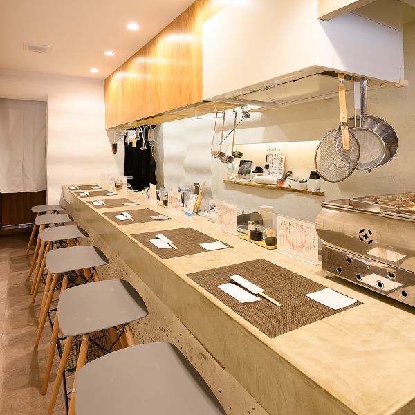 [Oden and Sake Ki] A cute, calming interior with wood and bright white as the main themes.The counter is designed so that even individuals can enjoy themselves, allowing you to relax and forget about time.You can relax and enjoy the lingering aftertaste of our carefully selected dishes and drinks, and enjoy an extraordinary time in elegance.