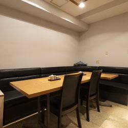 [Complete private room for up to 12 people] A special space where you can enjoy yourself without worrying about your surroundings.Recommended for all kinds of banquets.Please contact us in advance if you wish.Available from 5 people.Minimum of 7 people on Fridays and days before holidays.