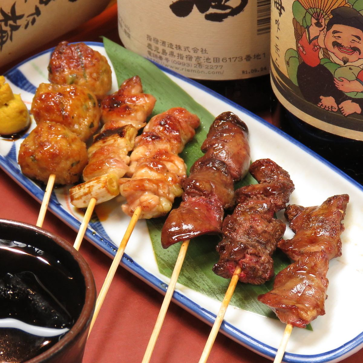 産地にこだわった鶏肉を使用。丁寧に焼き上げられる焼き鳥を是非