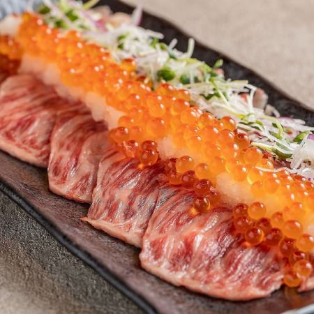 【肉類套餐】豪華包括烤和牛配磨碎的鮭魚子和檸檬牛排。3小時無限暢飲9道菜合計5500日元