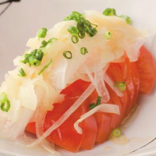 トマトと白ガリのサラダ