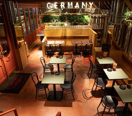 現地のビアバーに来たような気分を味わえるお洒落な店内。アットホームな雰囲気で、フレンドリーなスタッフがお出迎え♪肩ひじ張らずに楽しくわいわいとお過ごしいただけるお店です！宴会・女子会・誕生日会・合コン・パーティなど様々なシーンで是非ご利用ください！