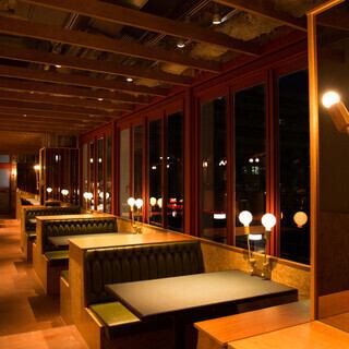 少人数のご利用から大人数のご利用まで、幅広いシーンでご利用いただけます。店内は１Fと２Fに分かれており、大人数の貸切/半貸切にも対応可能です♪お気軽に店舗までお問い合わせくださいませ。