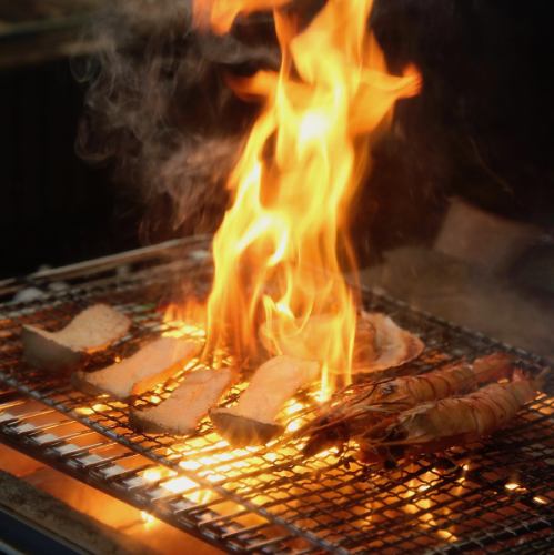 ライブ感あふれる【絶品炉端焼き】