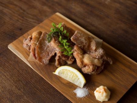 Domestic young chicken fried chicken 1 piece 200 yen.