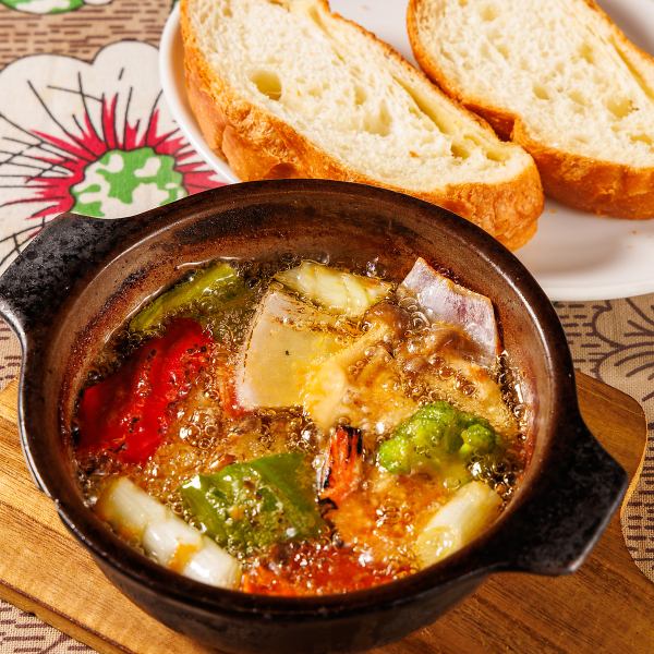 【オーナーシェフのこだわりが光る☆】お酒との相性抜群な様々な一品料理を豊富にご用意♪200円(税込)～