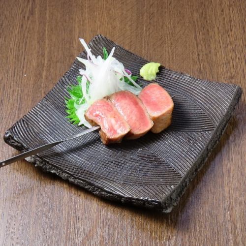 〈牛串〉厚切りトロ牛タン(タレ・塩)　各