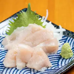刺身式腌制红鸡胸肉配曲霉