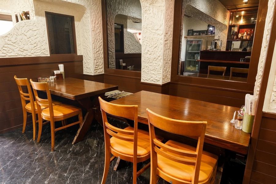 【飲み放題コースあり！ランチから昼飲みも可能◎】ランチから本格的なアジアン料理と一緒にアルコールを楽しむことができます◎また、広々とした店内は宴会・歓送迎会・貸切にもぴったりの空間♪飲み放題付きコースで、アジア各国の美味しい料理と一緒にゆったりとした時間をお楽しみいただけます◎