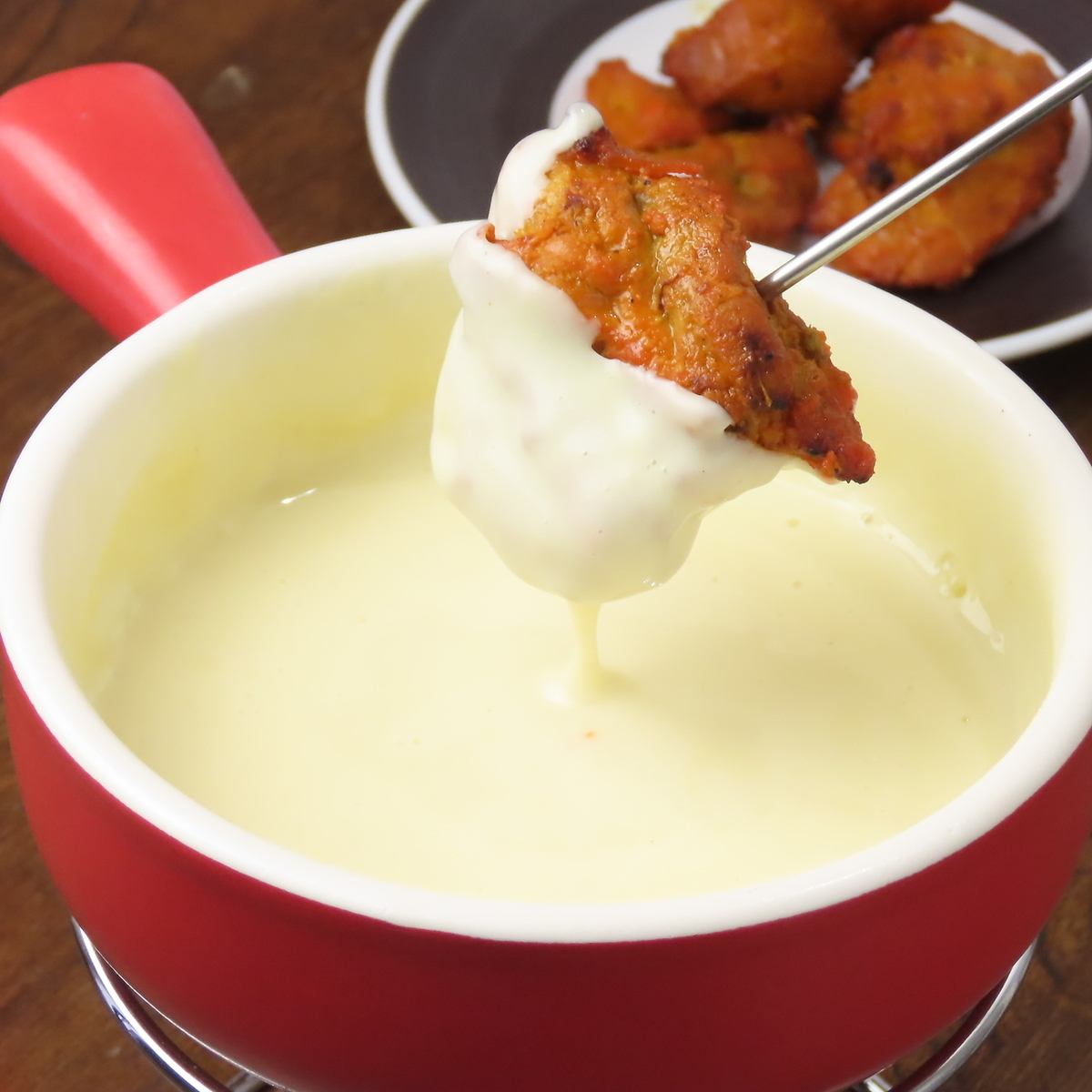 チーズフォンデュをご用意！アジア各国料理を楽しめます！