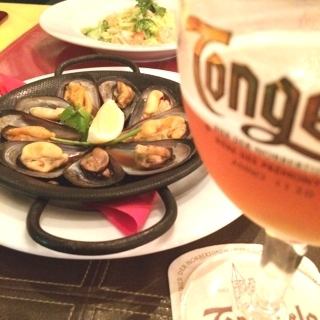 Because we are a Belgian beer specialty store!We have dishes that go well with beer!