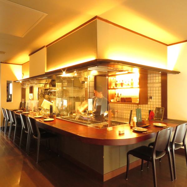 It can be used by up to 32 people in the spacious store.Please enjoy a calm meal in an extraordinary space with stylish interior ◎ (Hiroshima / Komachi / Yakitori / Wine / Hideaway / Fashion / Course / Girls' Party / Date / Entertainment)