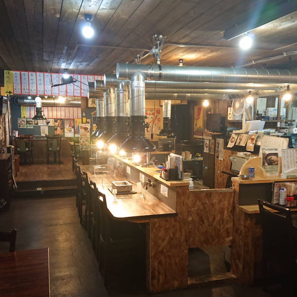 活気あふれる店内には、どの席からも見やすい位置にテレビを計4台完備しております。野球中継をはじめ、世界大会やサッカーなど注目の試合をリアルタイムで観戦可能です。スポーツの熱気を感じながら、ファン同士で盛り上がる賑やかな夜を存分にお楽しみください。