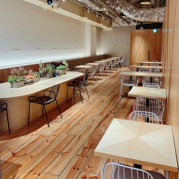 本店位于练马站内，在通往东京Metro地铁大江户线检票口楼层的电梯前，与车站直接相连，交通便利。可以在美式餐厅朴实友好的氛围中度过悠闲时光的Cafe Diner。