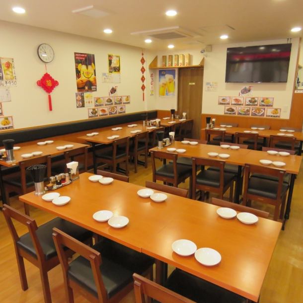 Wooden tables and chairs are colored with chairs, there is warmth, elegance and at home! Bright and friendly staff welcomes you!
